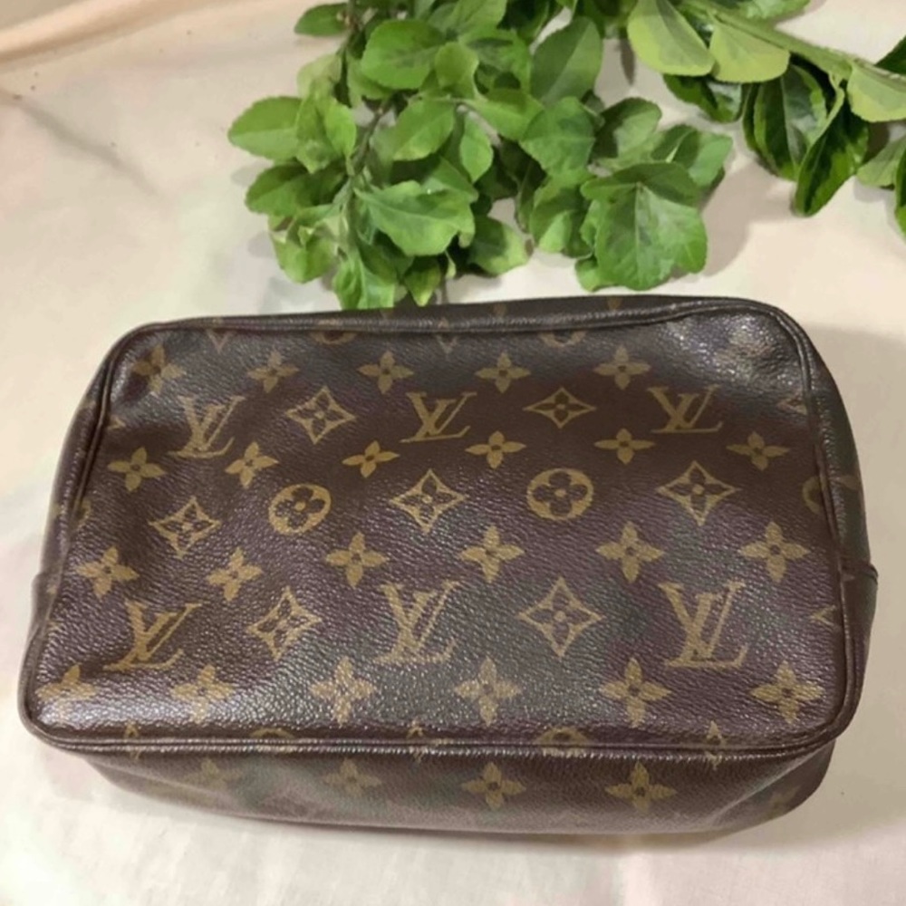 Louis Vuitton Trousse 28